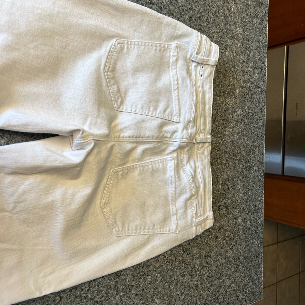 High waisted white jeggings capri length with zipper pocket